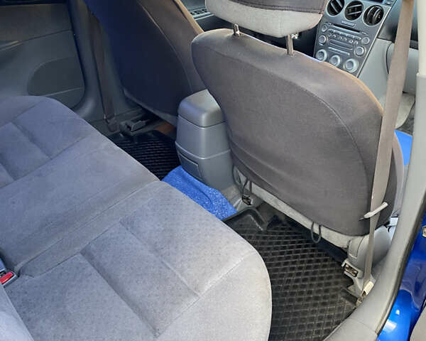 Синій Мазда 6, об'ємом двигуна 2 л та пробігом 220 тис. км за 3000 $, фото 9 на Automoto.ua