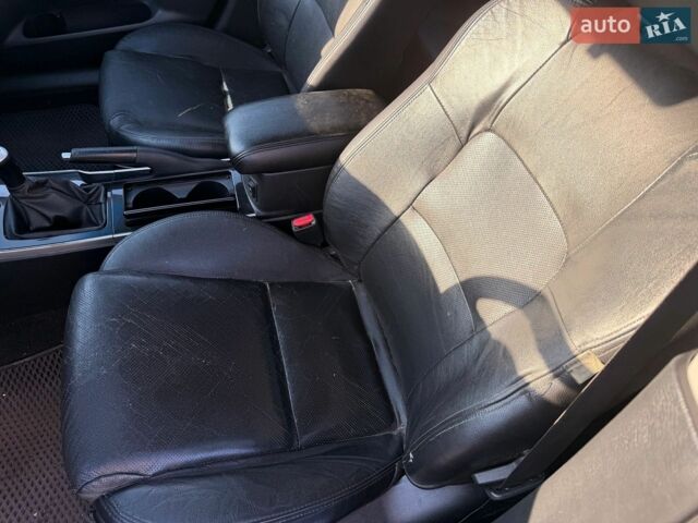 Зелений Мазда 6, об'ємом двигуна 2 л та пробігом 250 тис. км за 3300 $, фото 9 на Automoto.ua