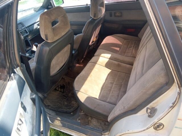 Білий Мазда 626, об'ємом двигуна 2 л та пробігом 431 тис. км за 363 $, фото 6 на Automoto.ua