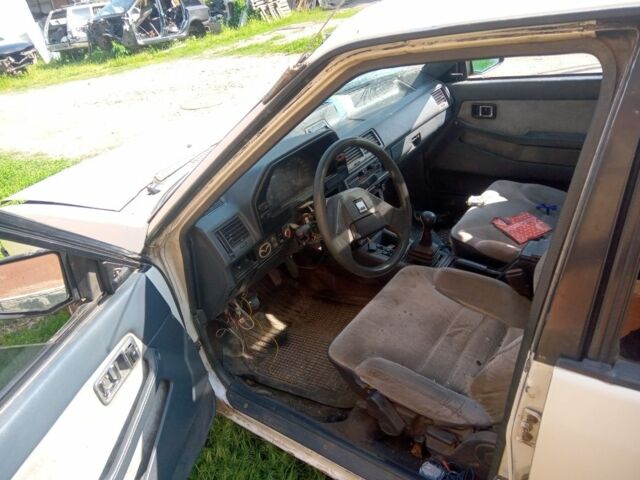 Білий Мазда 626, об'ємом двигуна 2 л та пробігом 431 тис. км за 363 $, фото 4 на Automoto.ua