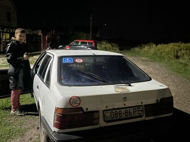 Білий Мазда 626, об'ємом двигуна 2 л та пробігом 320 тис. км за 359 $, фото 3 на Automoto.ua