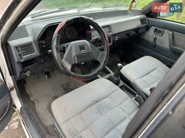 Белый Мазда 626, объемом двигателя 1.58 л и пробегом 250 тыс. км за 650 $, фото 6 на Automoto.ua
