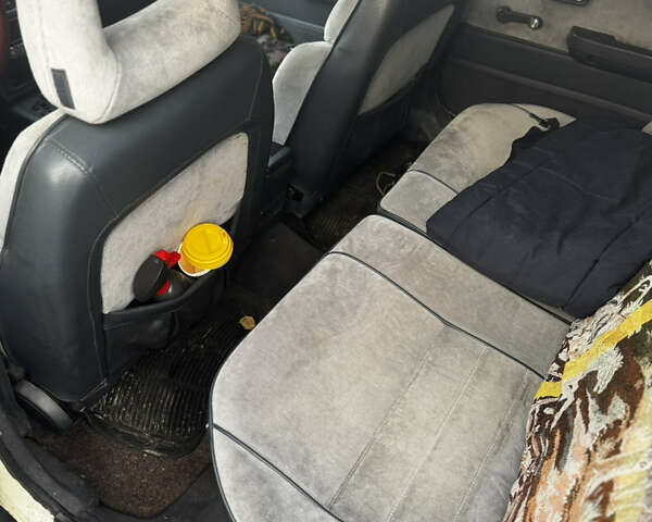 Белый Мазда 626, объемом двигателя 1.6 л и пробегом 380 тыс. км за 1300 $, фото 11 на Automoto.ua