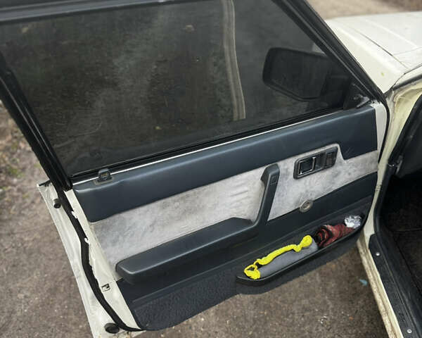 Белый Мазда 626, объемом двигателя 1.6 л и пробегом 380 тыс. км за 1300 $, фото 9 на Automoto.ua