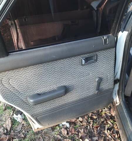 Белый Мазда 626, объемом двигателя 2 л и пробегом 330 тыс. км за 1300 $, фото 6 на Automoto.ua