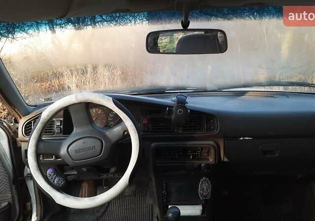 Белый Мазда 626, объемом двигателя 2 л и пробегом 330 тыс. км за 1300 $, фото 7 на Automoto.ua