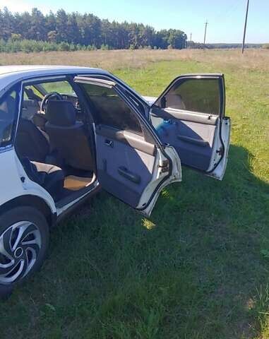 Білий Мазда 626, об'ємом двигуна 2 л та пробігом 340 тис. км за 1000 $, фото 1 на Automoto.ua