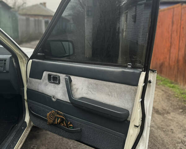 Белый Мазда 626, объемом двигателя 1.6 л и пробегом 380 тыс. км за 1300 $, фото 15 на Automoto.ua