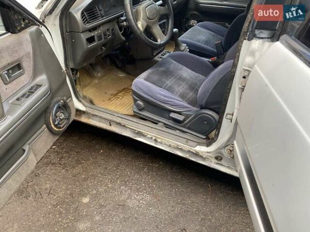 Белый Мазда 626, объемом двигателя 2 л и пробегом 400 тыс. км за 600 $, фото 6 на Automoto.ua