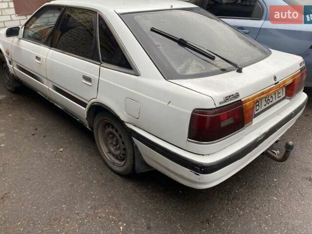 Белый Мазда 626, объемом двигателя 2 л и пробегом 400 тыс. км за 600 $, фото 1 на Automoto.ua