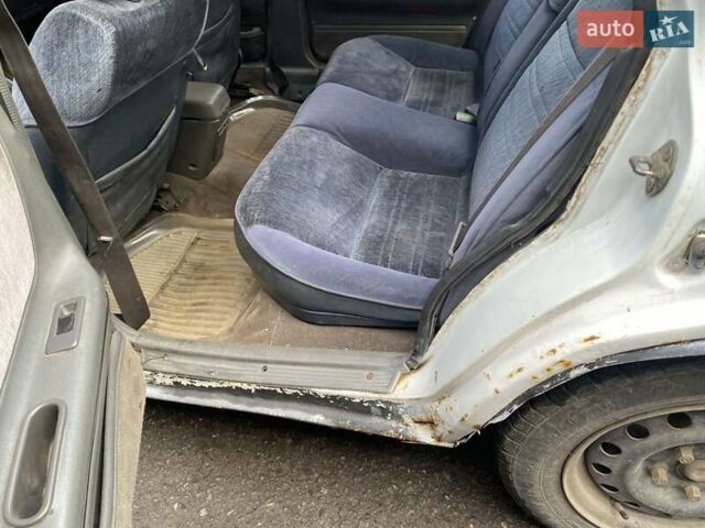 Белый Мазда 626, объемом двигателя 2 л и пробегом 400 тыс. км за 600 $, фото 5 на Automoto.ua