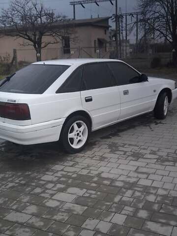 Белый Мазда 626, объемом двигателя 2 л и пробегом 323 тыс. км за 900 $, фото 4 на Automoto.ua