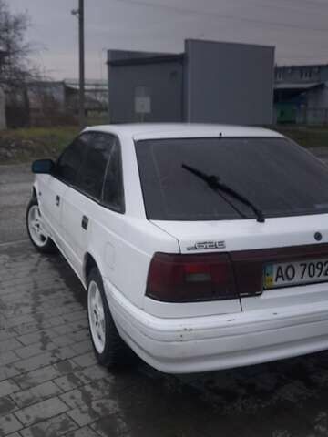 Белый Мазда 626, объемом двигателя 2 л и пробегом 323 тыс. км за 900 $, фото 3 на Automoto.ua