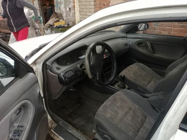 Білий Мазда 626, об'ємом двигуна 2 л та пробігом 350 тис. км за 1000 $, фото 2 на Automoto.ua