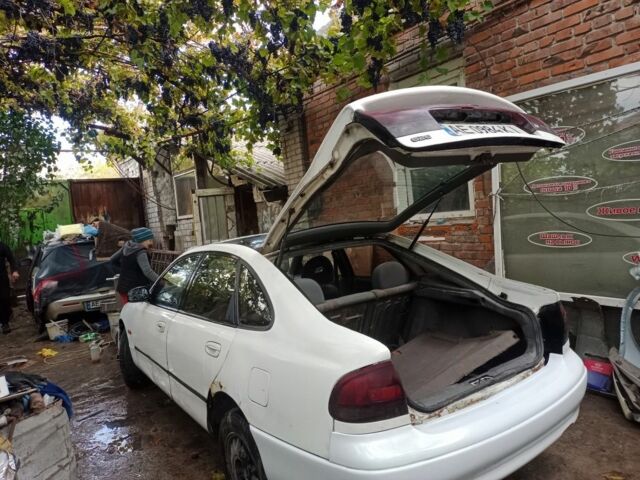 Білий Мазда 626, об'ємом двигуна 2 л та пробігом 350 тис. км за 1000 $, фото 1 на Automoto.ua