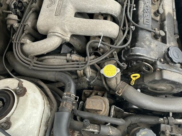 Белый Мазда 626, объемом двигателя 2.5 л и пробегом 327 тыс. км за 600 $, фото 3 на Automoto.ua