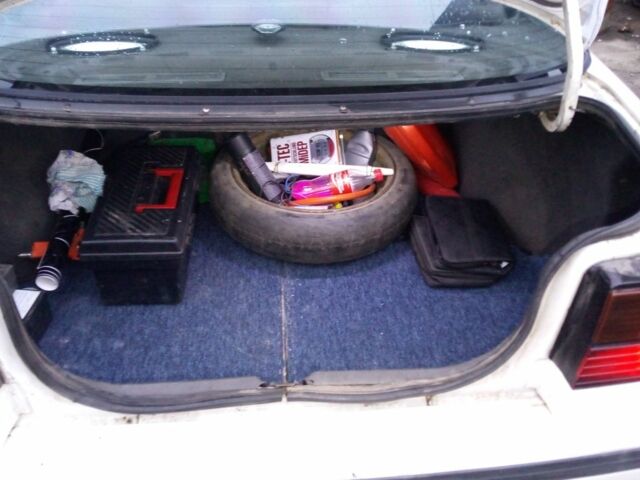 Белый Мазда 626, объемом двигателя 2 л и пробегом 360 тыс. км за 1800 $, фото 3 на Automoto.ua