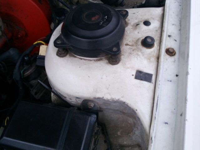 Белый Мазда 626, объемом двигателя 2 л и пробегом 360 тыс. км за 1800 $, фото 6 на Automoto.ua