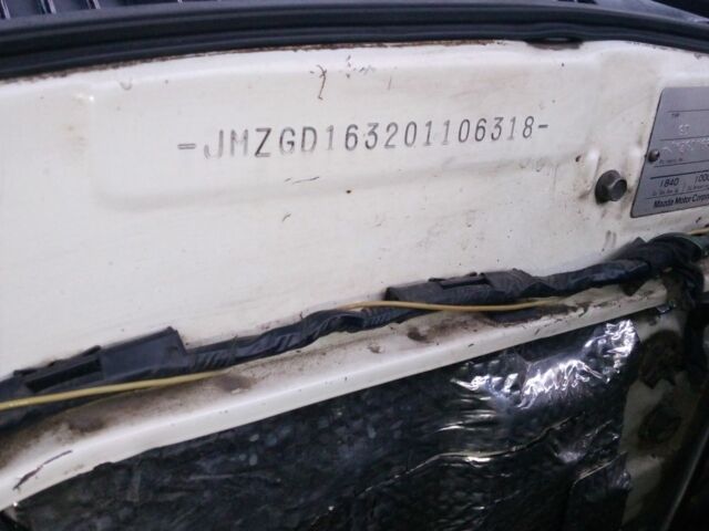 Белый Мазда 626, объемом двигателя 2 л и пробегом 360 тыс. км за 1800 $, фото 4 на Automoto.ua