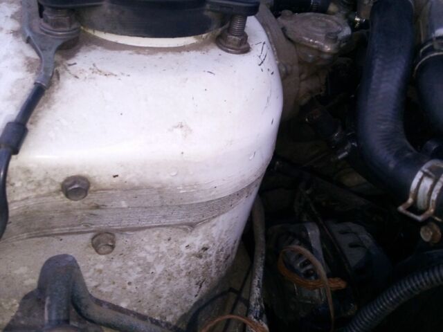 Белый Мазда 626, объемом двигателя 2 л и пробегом 360 тыс. км за 1800 $, фото 7 на Automoto.ua