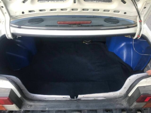 Белый Мазда 626, объемом двигателя 0 л и пробегом 100 тыс. км за 1400 $, фото 3 на Automoto.ua