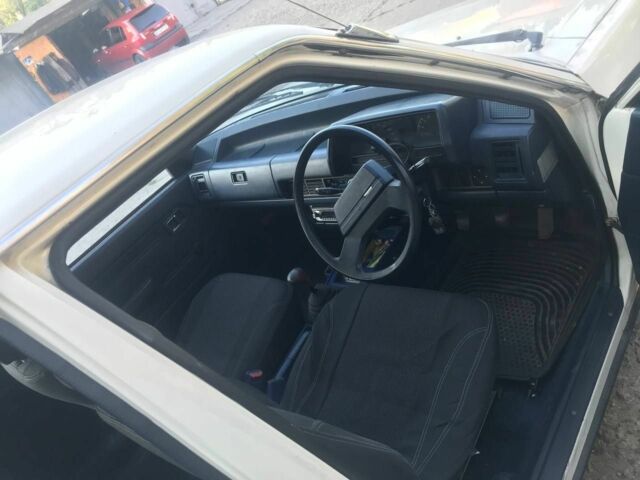 Белый Мазда 626, объемом двигателя 0 л и пробегом 100 тыс. км за 1400 $, фото 6 на Automoto.ua