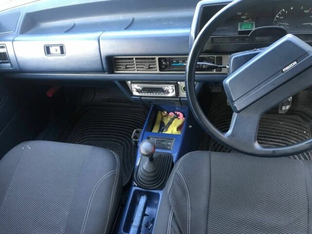 Белый Мазда 626, объемом двигателя 0 л и пробегом 100 тыс. км за 1400 $, фото 5 на Automoto.ua