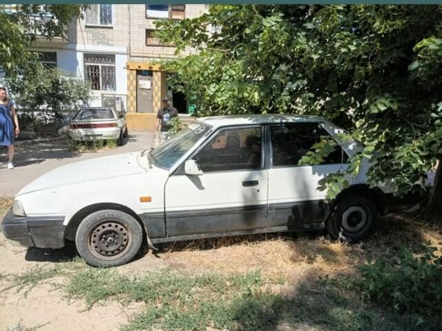 Белый Мазда 626, объемом двигателя 2 л и пробегом 300 тыс. км за 400 $, фото 5 на Automoto.ua
