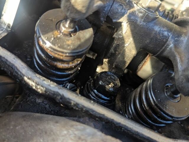 Білий Мазда 626, об'ємом двигуна 2 л та пробігом 300 тис. км за 300 $, фото 7 на Automoto.ua