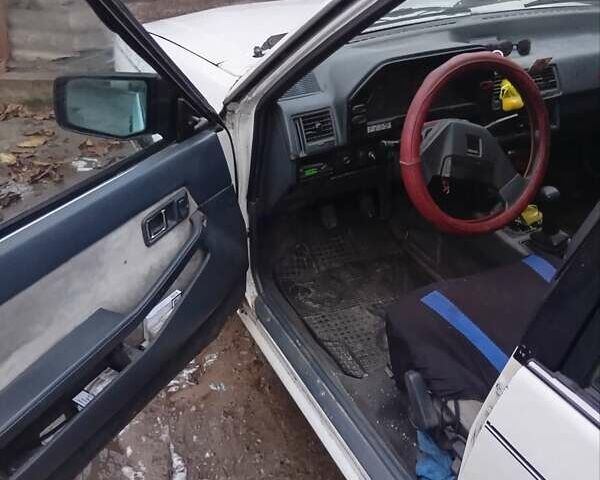 Белый Мазда 626, объемом двигателя 2 л и пробегом 344 тыс. км за 800 $, фото 6 на Automoto.ua