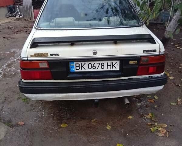 Белый Мазда 626, объемом двигателя 2 л и пробегом 344 тыс. км за 800 $, фото 5 на Automoto.ua