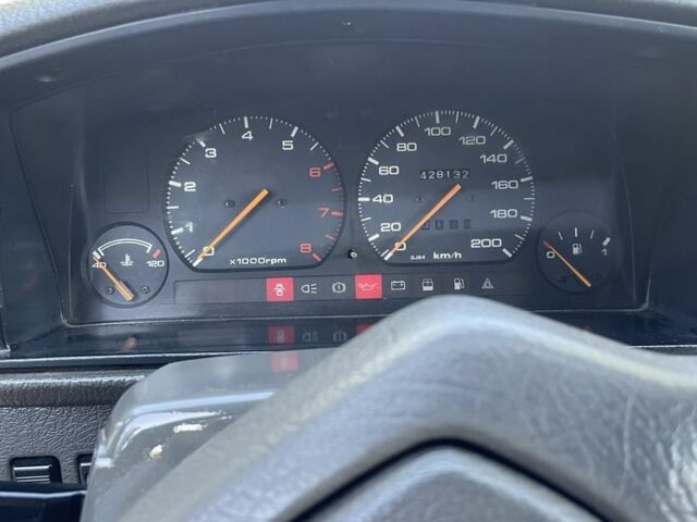 Белый Мазда 626, объемом двигателя 2 л и пробегом 429 тыс. км за 953 $, фото 7 на Automoto.ua