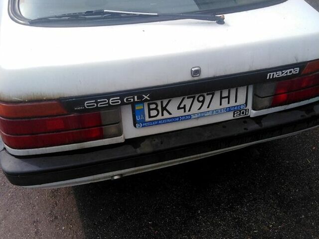Белый Мазда 626, объемом двигателя 2 л и пробегом 130 тыс. км за 1100 $, фото 2 на Automoto.ua