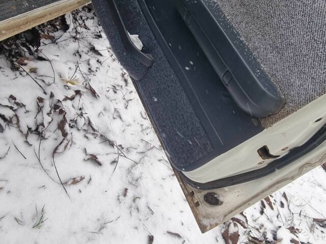 Білий Мазда 626, об'ємом двигуна 0 л та пробігом 235 тис. км за 750 $, фото 5 на Automoto.ua