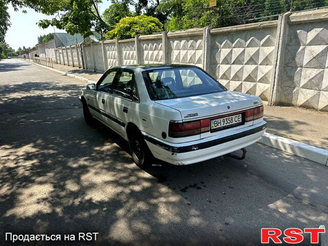 Белый Мазда 626, объемом двигателя 1.8 л и пробегом 310 тыс. км за 700 $, фото 3 на Automoto.ua