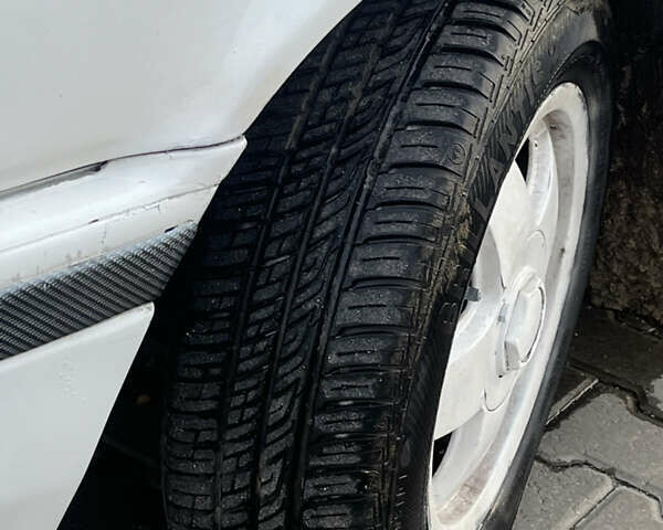 Белый Мазда 626, объемом двигателя 1.98 л и пробегом 300 тыс. км за 1100 $, фото 7 на Automoto.ua