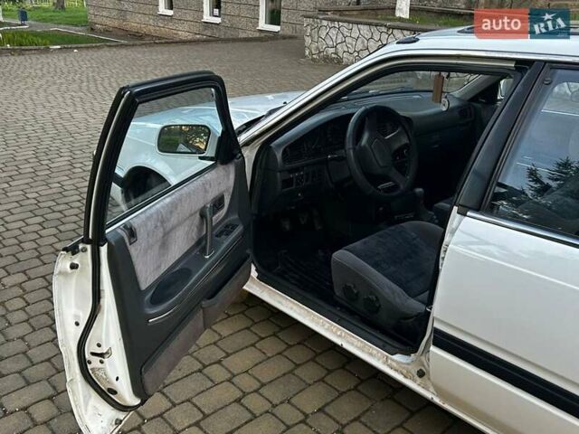 Белый Мазда 626, объемом двигателя 2 л и пробегом 341 тыс. км за 2000 $, фото 7 на Automoto.ua