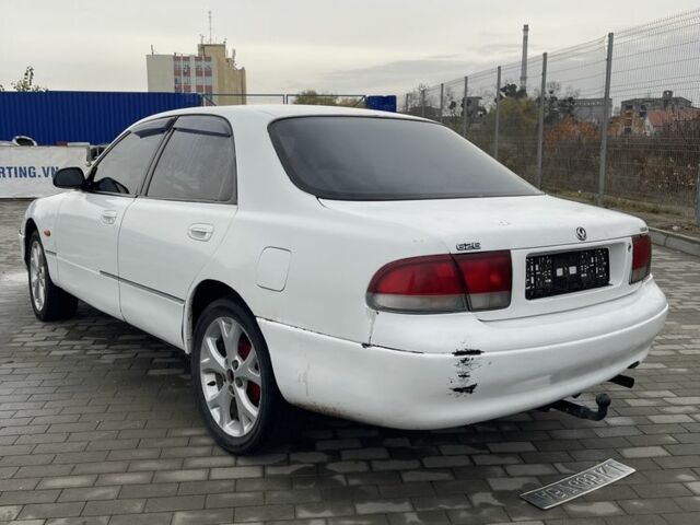 Белый Мазда 626, объемом двигателя 2 л и пробегом 300 тыс. км за 1099 $, фото 2 на Automoto.ua