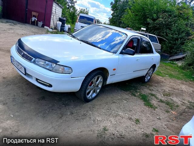 Белый Мазда 626, объемом двигателя 2 л и пробегом 315 тыс. км за 900 $, фото 1 на Automoto.ua