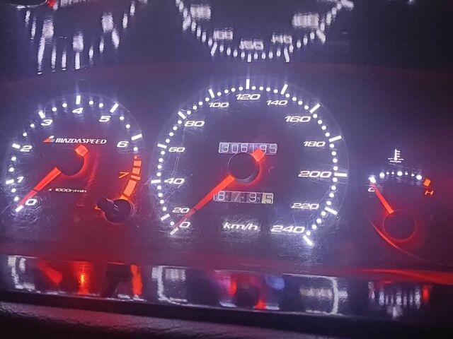 Белый Мазда 626, объемом двигателя 2 л и пробегом 306 тыс. км за 1200 $, фото 3 на Automoto.ua