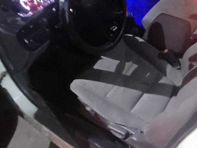 Белый Мазда 626, объемом двигателя 2 л и пробегом 306 тыс. км за 1200 $, фото 1 на Automoto.ua