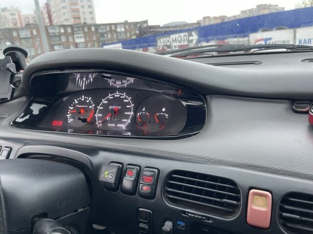 Белый Мазда 626, объемом двигателя 2 л и пробегом 300 тыс. км за 1099 $, фото 7 на Automoto.ua