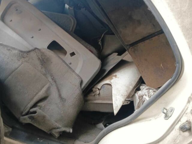 Білий Мазда 626, об'ємом двигуна 0 л та пробігом 300 тис. км за 500 $, фото 5 на Automoto.ua