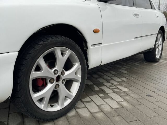 Белый Мазда 626, объемом двигателя 2 л и пробегом 300 тыс. км за 1099 $, фото 1 на Automoto.ua