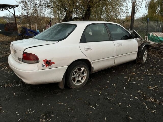 Белый Мазда 626, объемом двигателя 1.8 л и пробегом 300 тыс. км за 1027 $, фото 4 на Automoto.ua