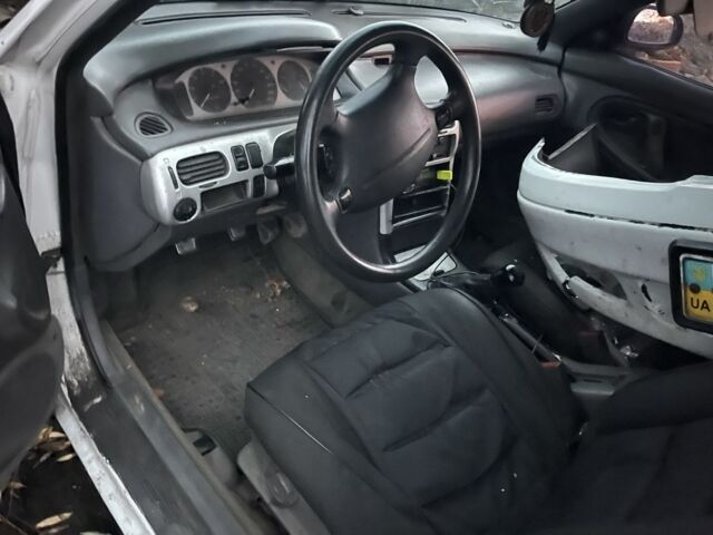 Белый Мазда 626, объемом двигателя 1.8 л и пробегом 300 тыс. км за 1027 $, фото 2 на Automoto.ua