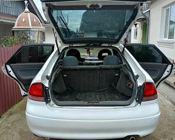 Белый Мазда 626, объемом двигателя 2.5 л и пробегом 330 тыс. км за 2100 $, фото 2 на Automoto.ua