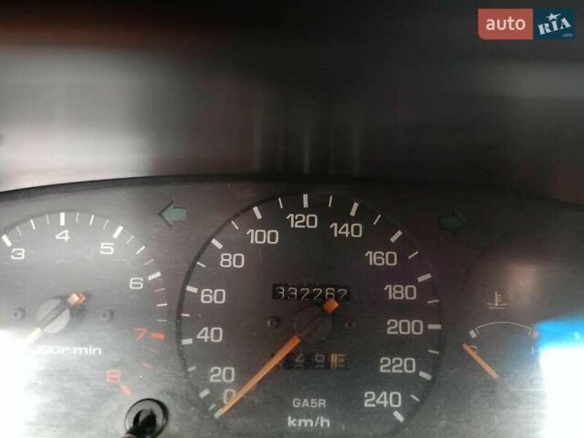 Белый Мазда 626, объемом двигателя 2.5 л и пробегом 330 тыс. км за 2100 $, фото 3 на Automoto.ua