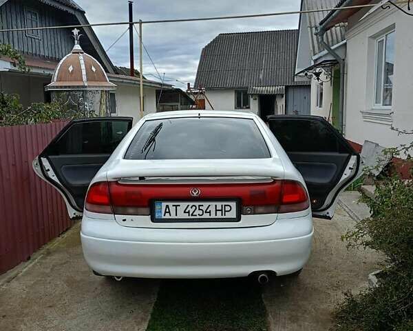 Белый Мазда 626, объемом двигателя 2.5 л и пробегом 330 тыс. км за 2100 $, фото 1 на Automoto.ua