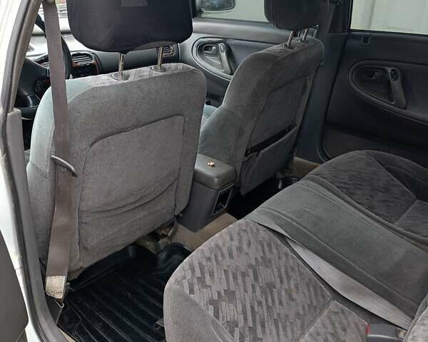 Белый Мазда 626, объемом двигателя 2.5 л и пробегом 330 тыс. км за 2300 $, фото 6 на Automoto.ua